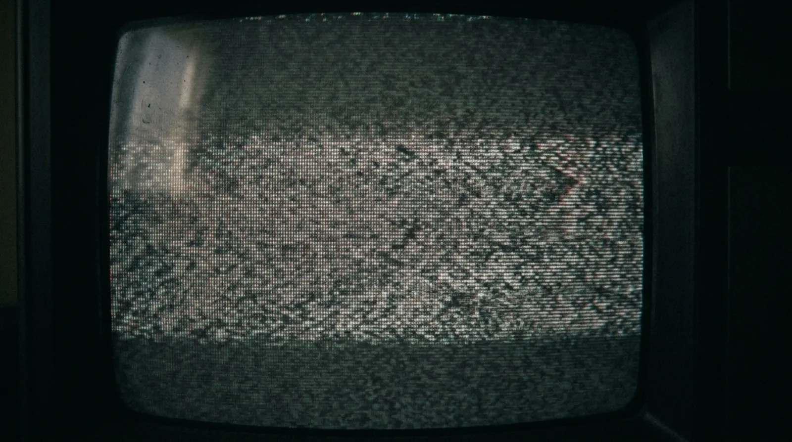 古いブラウン管テレビの画面